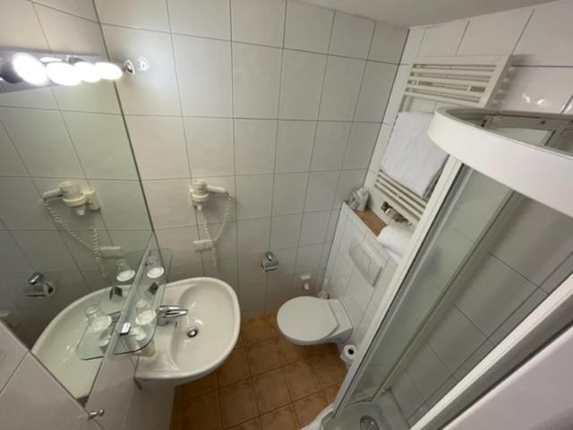 Hotel Ebnet Mutterstadt Buitenkant foto