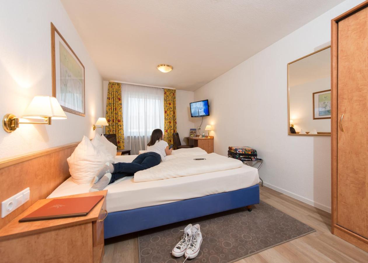 Hotel Ebnet Mutterstadt Buitenkant foto